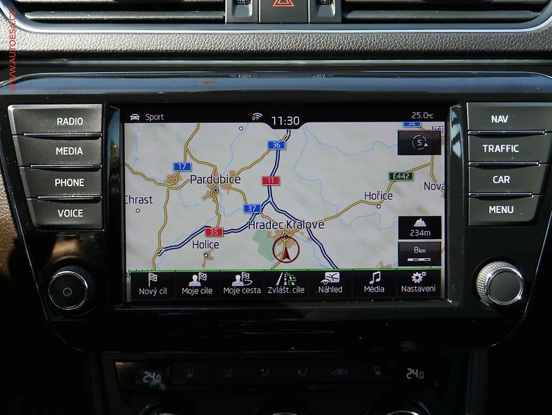 Škoda Superb (2016) 2.0TDi, ČR, DSG, bixen - fotka 20 z 28