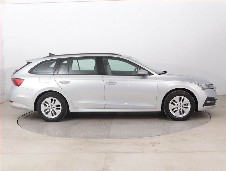 Škoda Octavia (2023) Ambition 2.0 TDI, ČR,1.maj - fotka 6 z 15