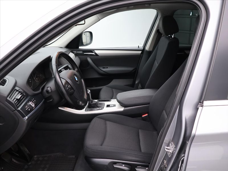 BMW X3 20d 2,0 xDrive 135kW Aut.klima - fotka 11 z 26