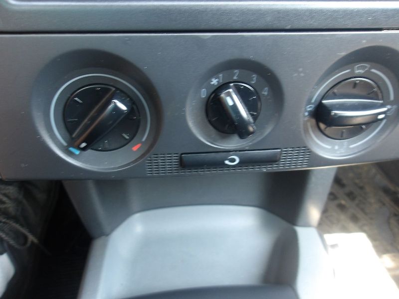 Škoda Fabia 1,4i 1.MAJ.! NAJ.47000km !!! - fotka 8 z 29