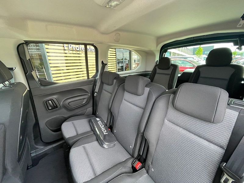Toyota ProAce City Verso 1.5 D-4D A/T VIP 7S - fotka 23 z 29