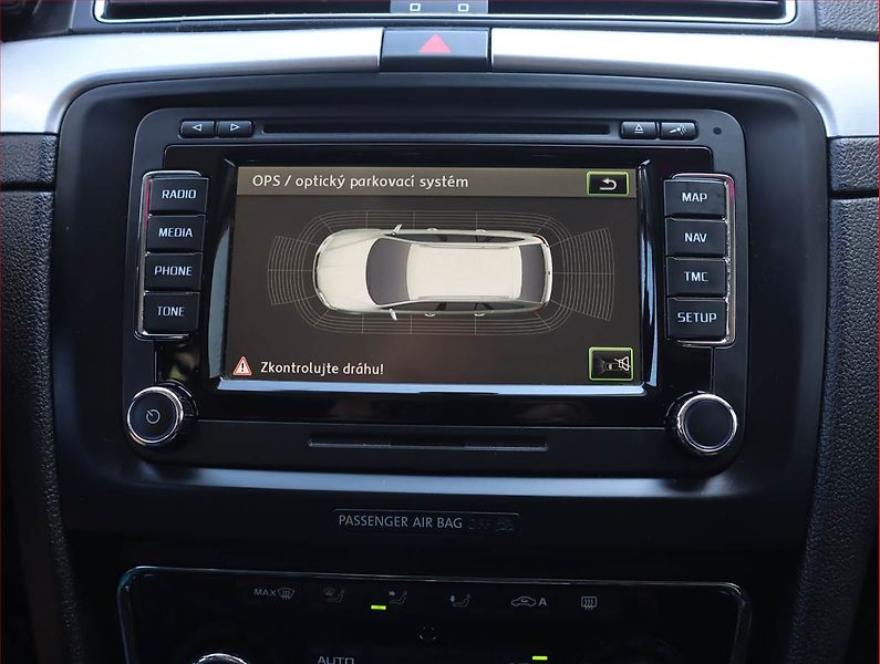 Škoda Superb (2014) 2.0 TDI, Navi, Xenony - fotka 16 z 20