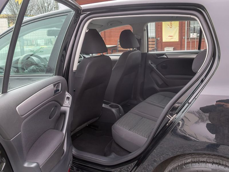 Volkswagen Golf (2012) 1.6TDI 77KW – SERVIS - fotka 32 z 46