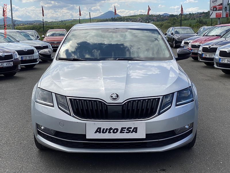 Škoda Octavia (2017) 1.6 TDi, ČR, Style, LED - fotka 2 z 16