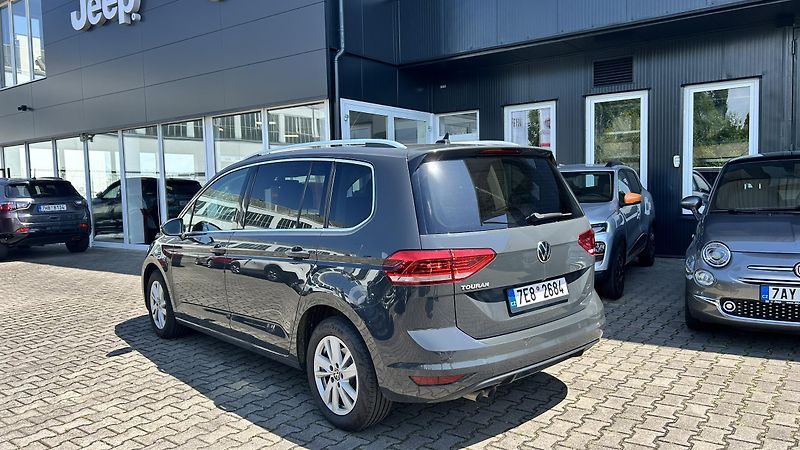 Volkswagen Touran 2.0TDI DSG  - fotka 7 z 15