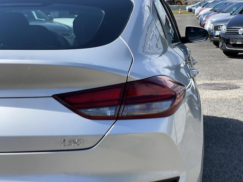 Hyundai i30 Fastback 1.0T-GDi KOUPENO V ČR - fotka 36 z 37