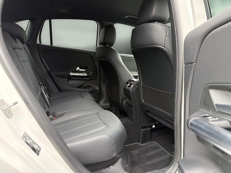 Mercedes-Benz GLA 200d 4MATIC, 1. majitel,CZ - fotka 14 z 17