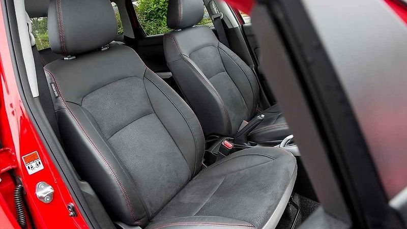 Fiat 500 nabízí i tuto variantu interiéru s příplatkem 37 000 Kč