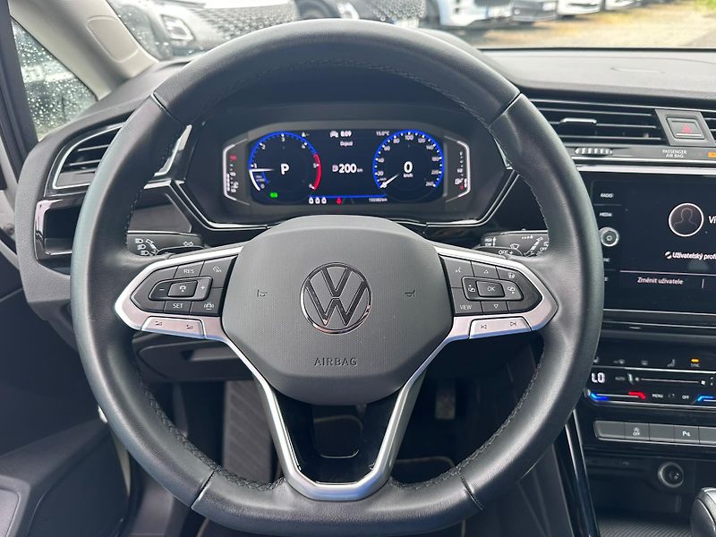 Volkswagen Touran 2,0 TDI DSG Highline  - fotka 10 z 16
