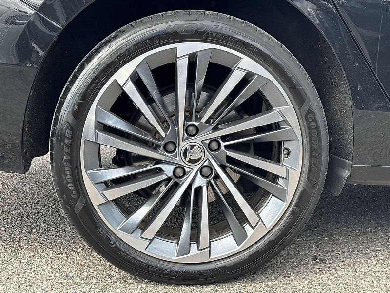 Škoda Superb (2024) Combi 2.0 TDI DSG L&K - fotka 30 z 33