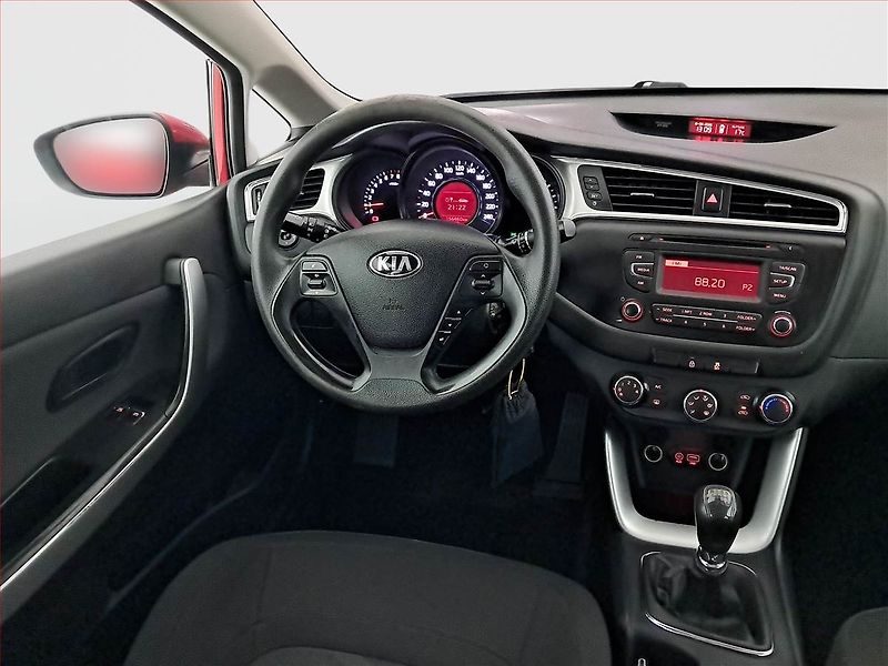 Kia Ceed (2015) 1.4 CVVT - fotka 7 z 15
