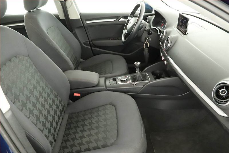 Audi A3 (2014) 1.6 TDI, Bi-Xenony, Tempomat - fotka 7 z 12