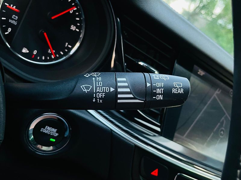 Opel Insignia 2.0CDTi MAN SERVISKA TAŽNÉ LED - fotka 46 z 55