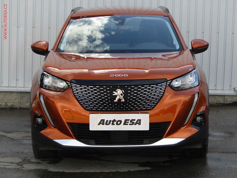 Peugeot 2008 (2020) 1.2 PT, 1.maj,ČR, Allure, AT - fotka 2 z 23