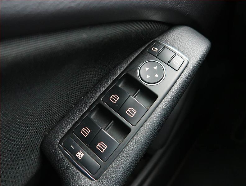 Mercedes-Benz Třídy A (2014) A 160 CDI, Serv.kniha - fotka 16 z 18