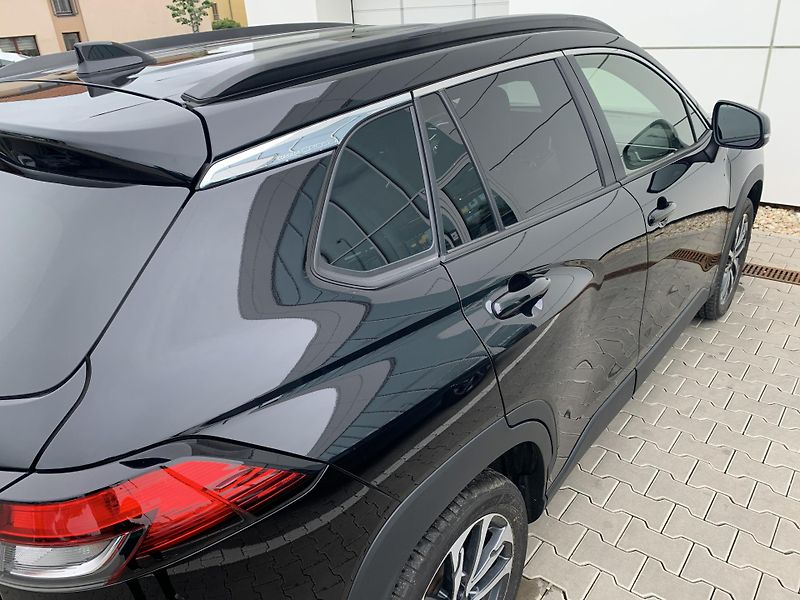 Toyota Corolla Cross STYLE TECH 2.0 HEV 143kW AT - fotka 28 z 32