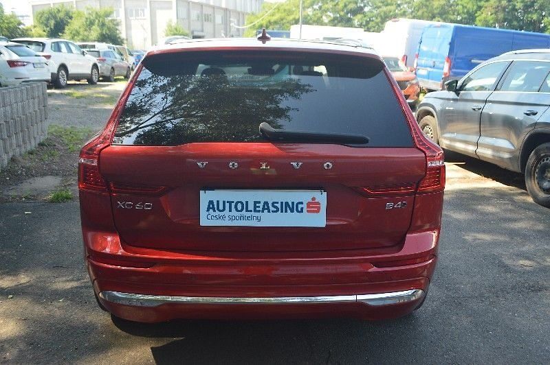 Volvo XC60 D4 AWD 2.4 INSCRIPTION (automa - fotka 2 z 28