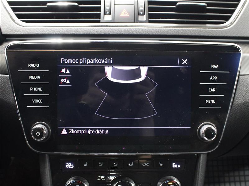 Škoda Superb 1,4 TSI iV DSG Sportline - fotka 25 z 39