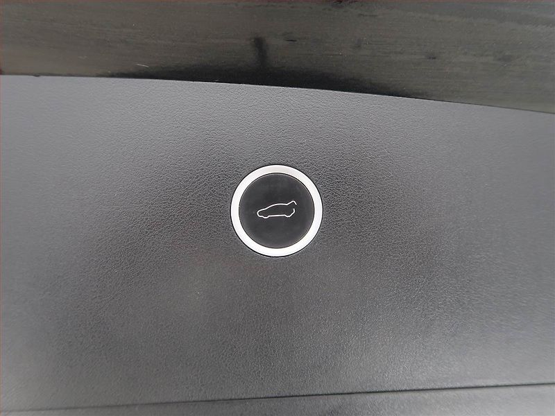 Tesla Model X (2016) 90D, SoH 84% - fotka 18 z 28