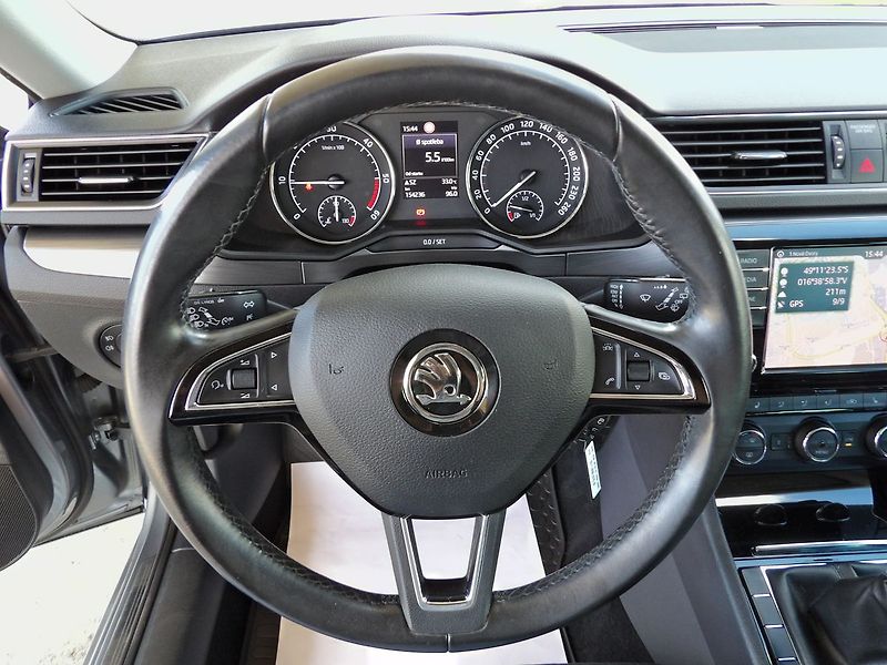 Škoda Superb 2.0TDI Style Serviska Tažné We - fotka 17 z 39