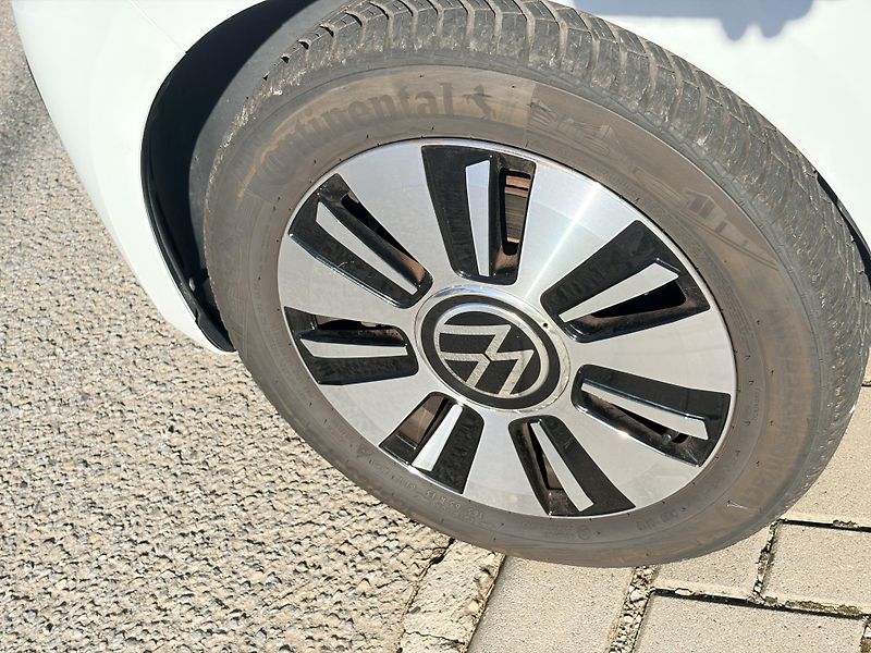 Volkswagen e-up! 64kW KAMERA SOH 84% - fotka 8 z 36