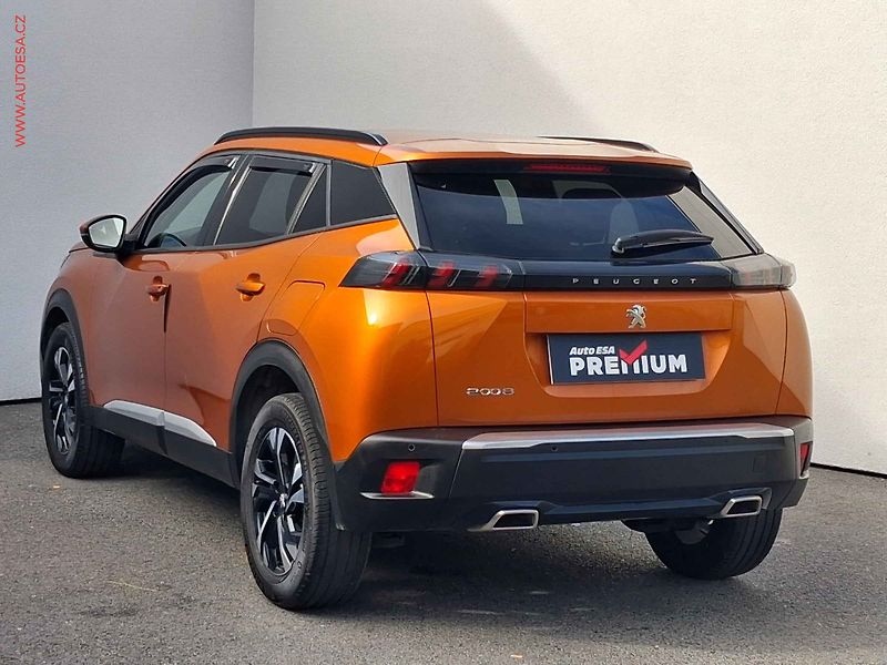 Peugeot 2008 (2021) 1.2 PT, ČR, Allure - fotka 6 z 17
