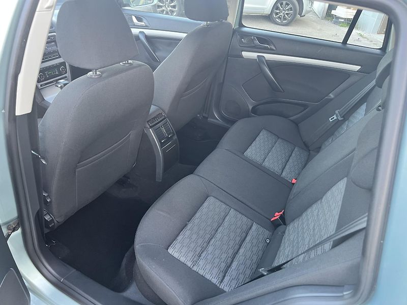 Škoda Octavia 1.4TSI 90KW,DSG,TZ,ELEGANCE - fotka 14 z 39