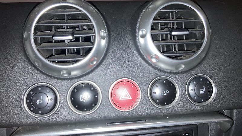 Audi TT (1998) 1.8T 5V TOP stav 1A bez koroze - fotka 30 z 35