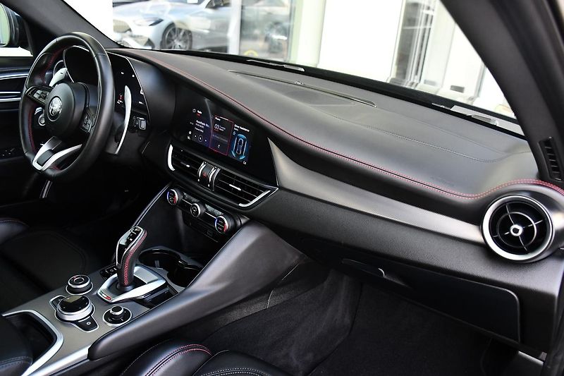 Alfa Romeo Giulia 2.0T 16V 206kW COMPETIZIONE 1M - fotka 18 z 43