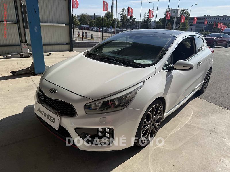 Kia Ceed (2014) 1.6 GDi, AC, xenon, navi - fotka 1 z 3