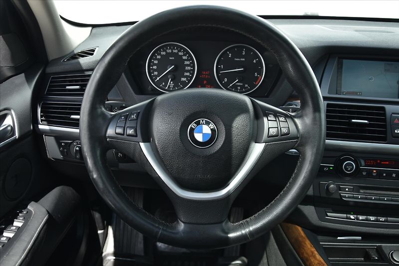 BMW X5 xDrive 30d NAVI PANORAMA 7MÍST - fotka 16 z 28