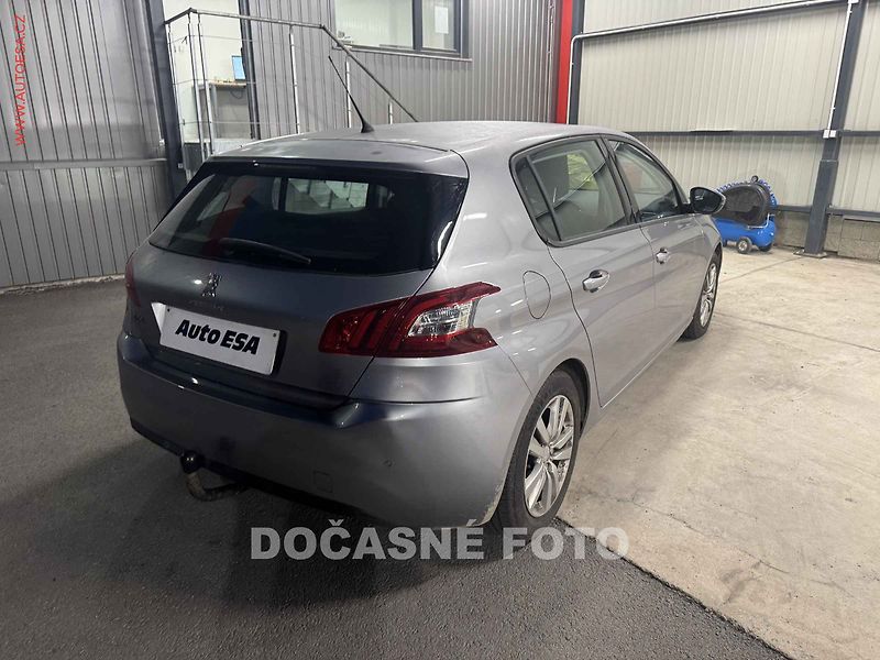 Peugeot 308 (2014) 1.6 HDi, ČR, autoAC - fotka 2 z 3