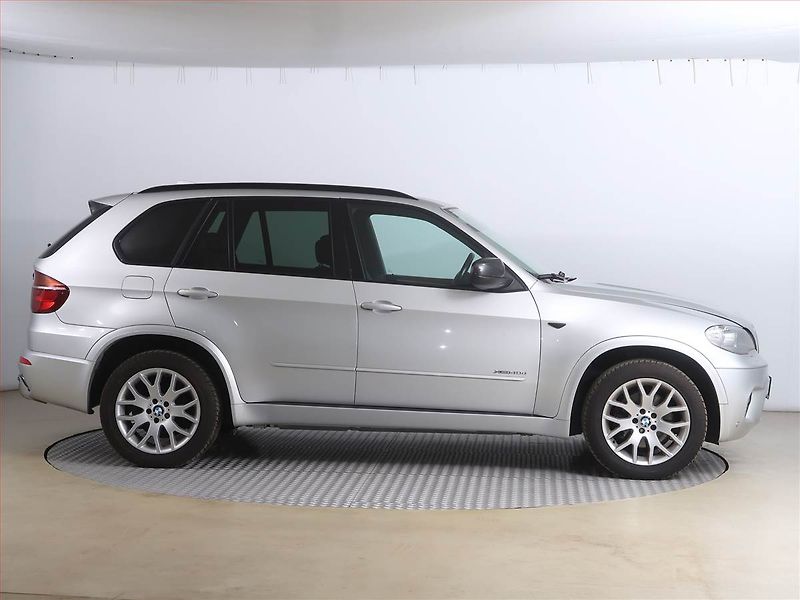 BMW X5 (2011) M Paket xDrive40d, 4X4 - fotka 6 z 20