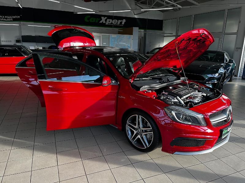 Mercedes-Benz Třídy A A 45 AMG 4Matic - fotka 27 z 29
