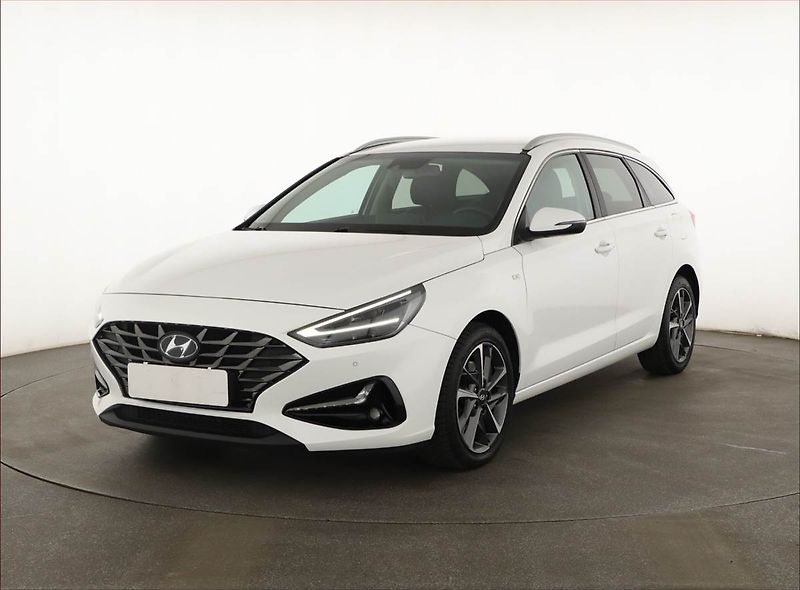 Hyundai i30 (2022) Style 1.5 T-GDI MHEV, ČR,1.maj - fotka 2 z 15