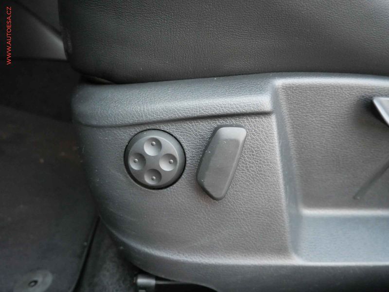 Volkswagen Sharan (2015) 2.0TDi, ČR, Highline, DSG - fotka 16 z 25