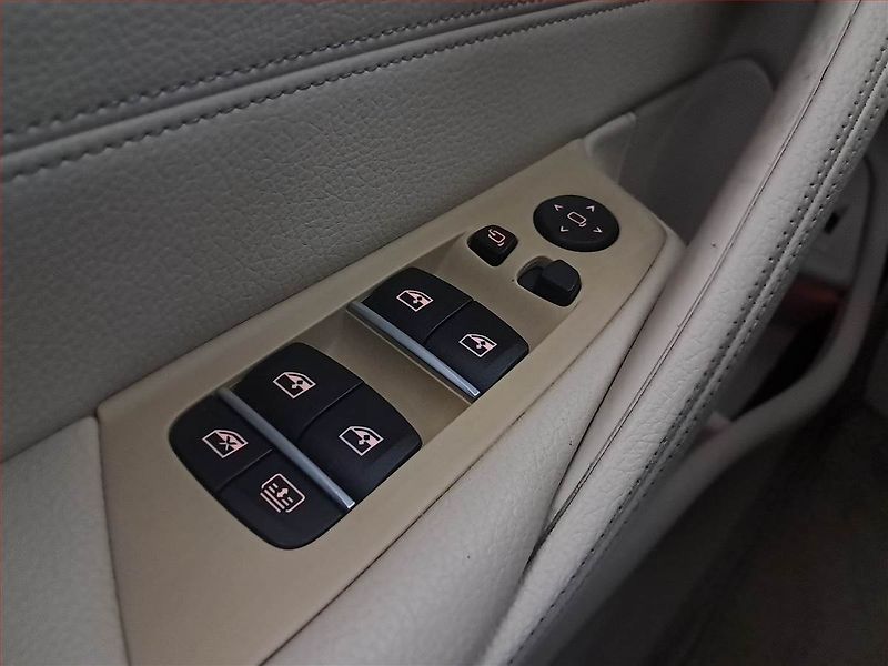 BMW Řada 5 (2018) Luxury Line 530i xDrive - fotka 16 z 19