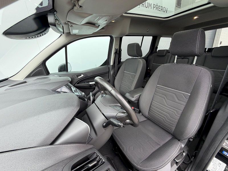 Ford Tourneo Connect (2017) 1.5 TDCi 88kW Titanium 7 míst - fotka 6 z 35