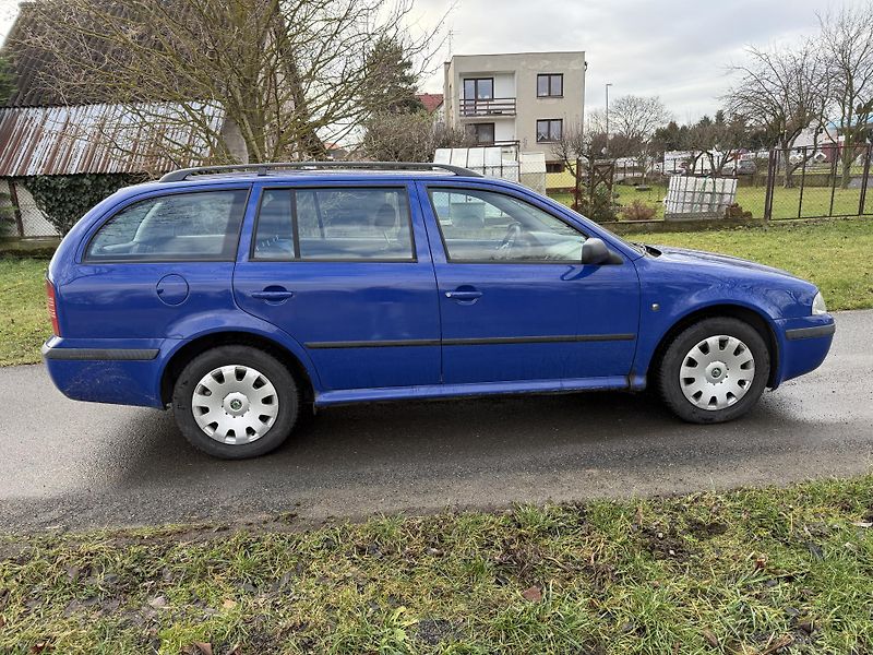 Škoda Octavia (2010) Combi Tour 1.9 TDi 74kw (2010) - fotka 6 z 14