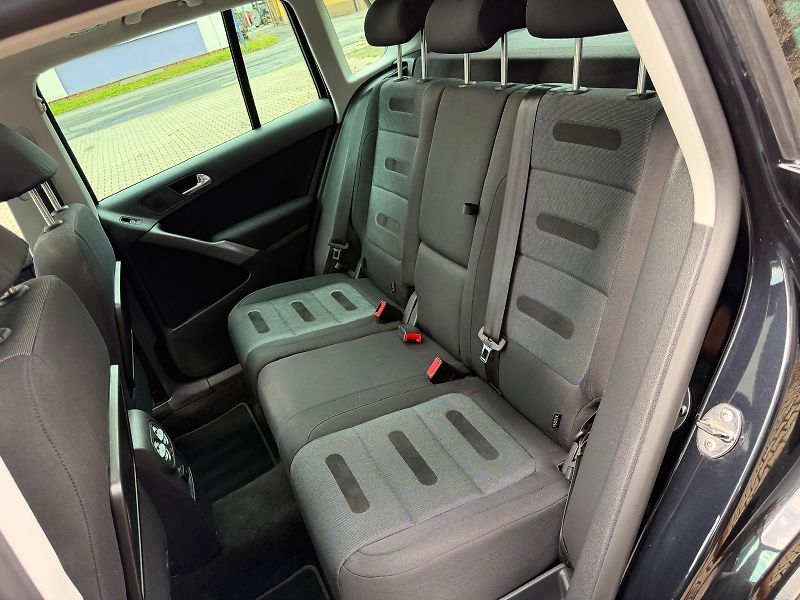 Volkswagen Tiguan 2,0 TDI /4x4/ SPORT / servis.k - fotka 14 z 32
