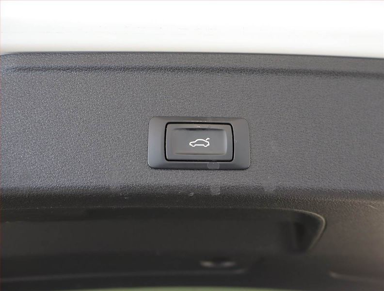 Audi A4 (2017) 2.0 TDI, Serv.kniha, Navi - fotka 12 z 25
