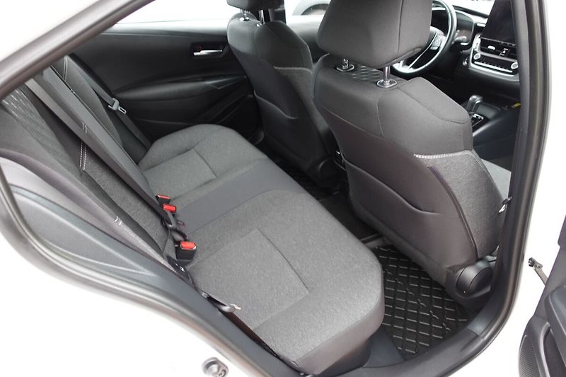 Toyota Corolla 1,8HSD Comfort Tech - fotka 13 z 31