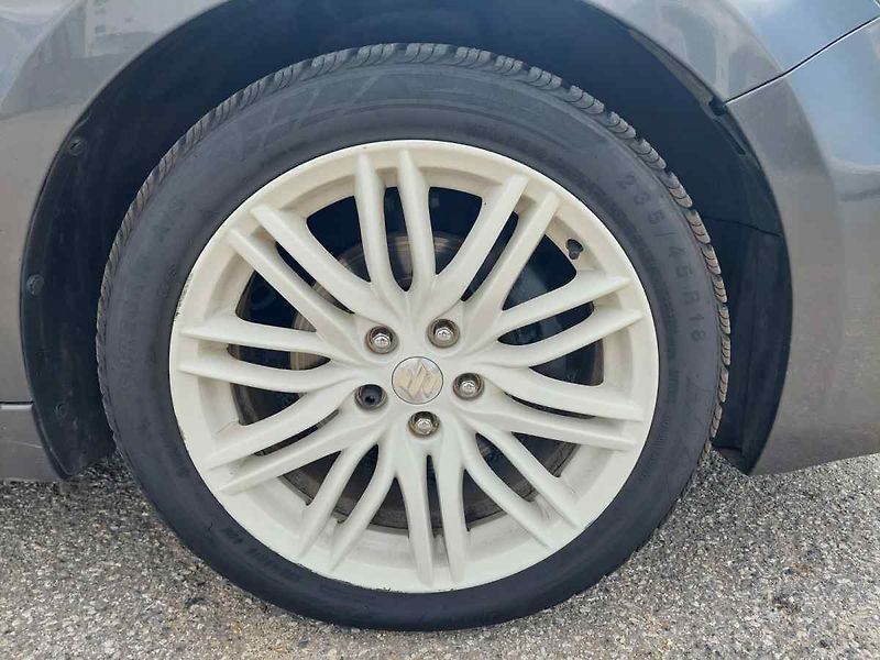 Suzuki Kizashi 2.4 4WD - fotka 18 z 59