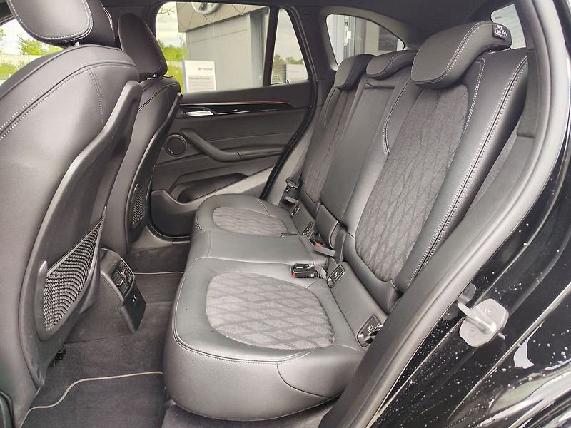 BMW X1 20d 2.0/140kW xDrive AT - fotka 13 z 34