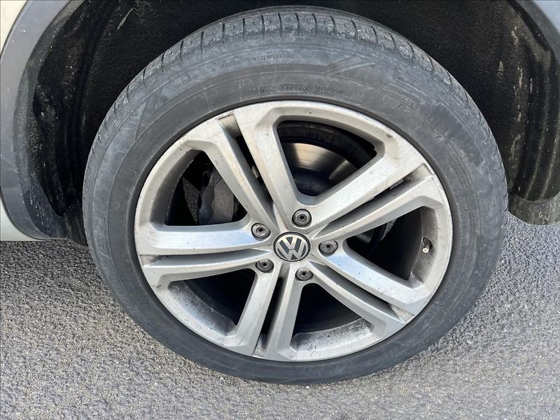 Volkswagen Touareg 3,0 TDi V6 180KW 4x4 TAŽNÉ - fotka 42 z 50