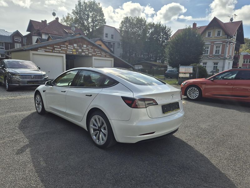 Tesla Model 3 ZAMLUVENO ! - fotka 2 z 5