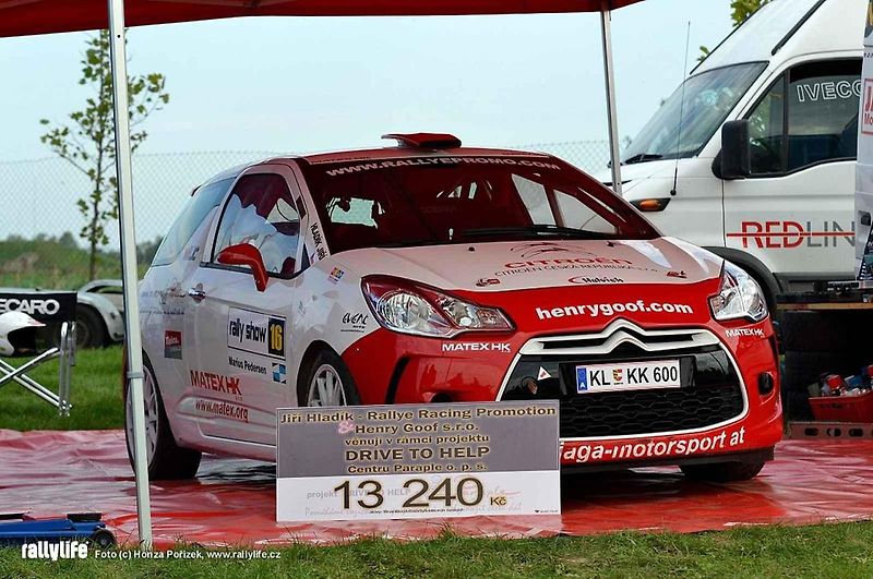 Jiří Hladík se svým zbrusu novým vozem Renault Clio Rally5 Phase II.