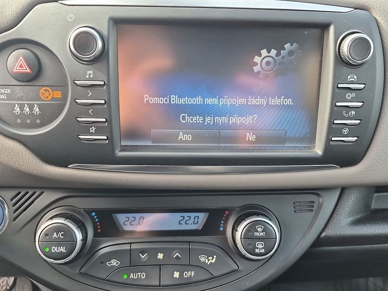 Toyota Yaris Selection Smart 1,5 Hev - fotka 18 z 28