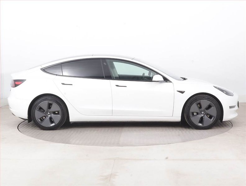 Tesla Model 3 (2021) Long Range 4WD 79kWh, SoH 85% - fotka 6 z 23