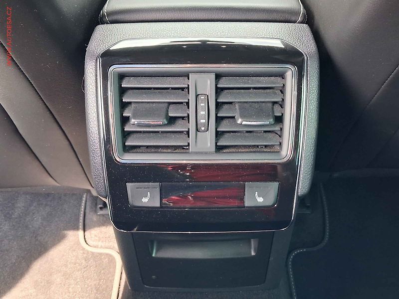 Škoda Superb (2017) 2.0 TDi, ČR, SportLine, DSG - fotka 25 z 29